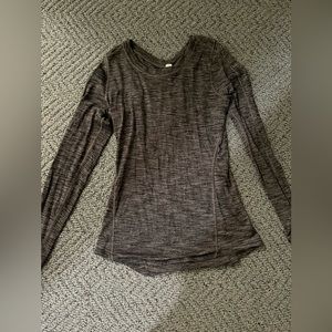 Women's Lululemon heather grey long sleeve tee